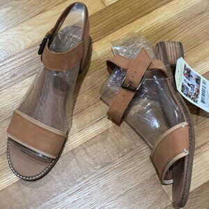 BRAND NEW WITH TAGS - 9.5W Camilia Sandel